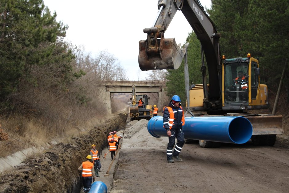 Милиони за спукани тръби: Тъжната история на "спасителния" водопровод до Перник