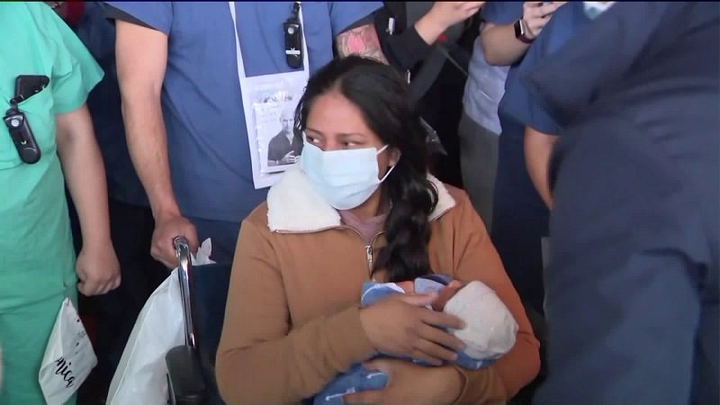 Янира Сориано при изписването й от болницата