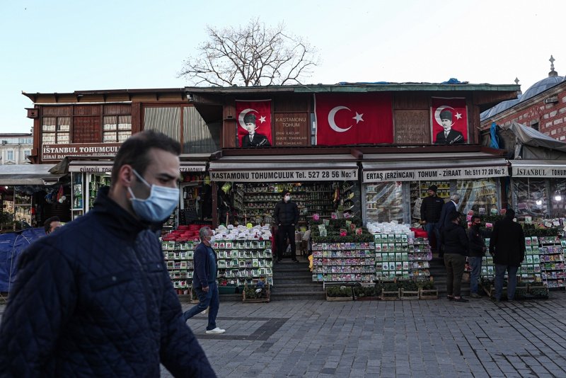 Турция готви пълна забрана за излизане на улицата през почивните дни в 31 града