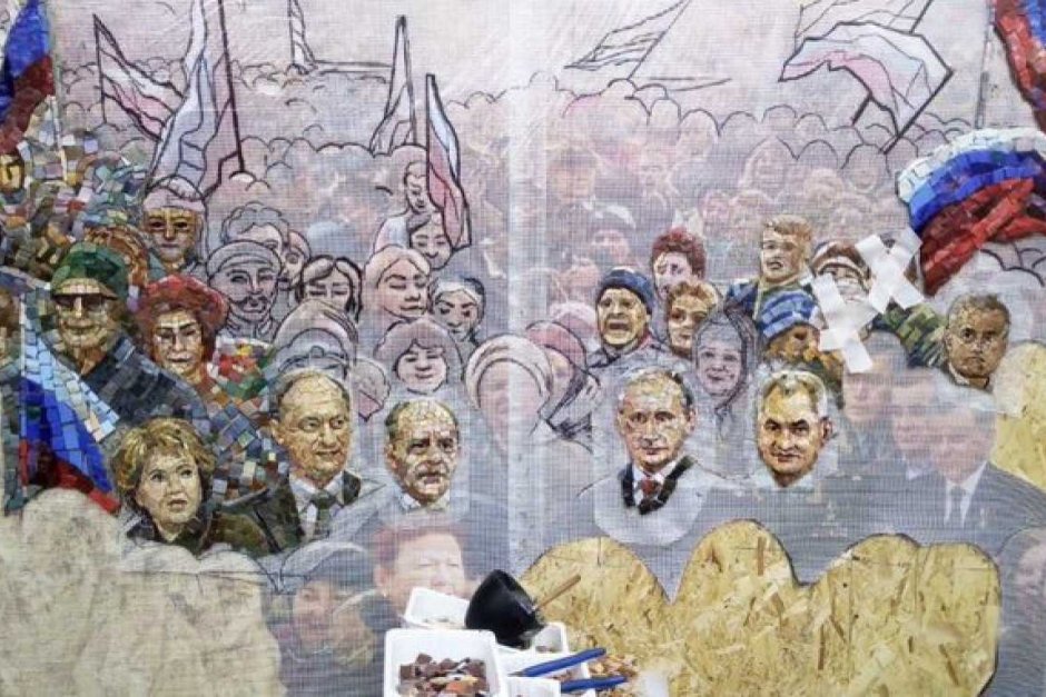 Мозайката с Путин и други политици в църквата. Сн. mbk media