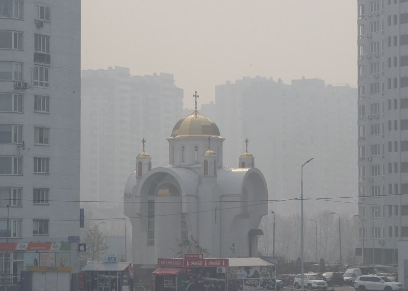 Киев потопен в смог от дима от горящата чернобилска гора