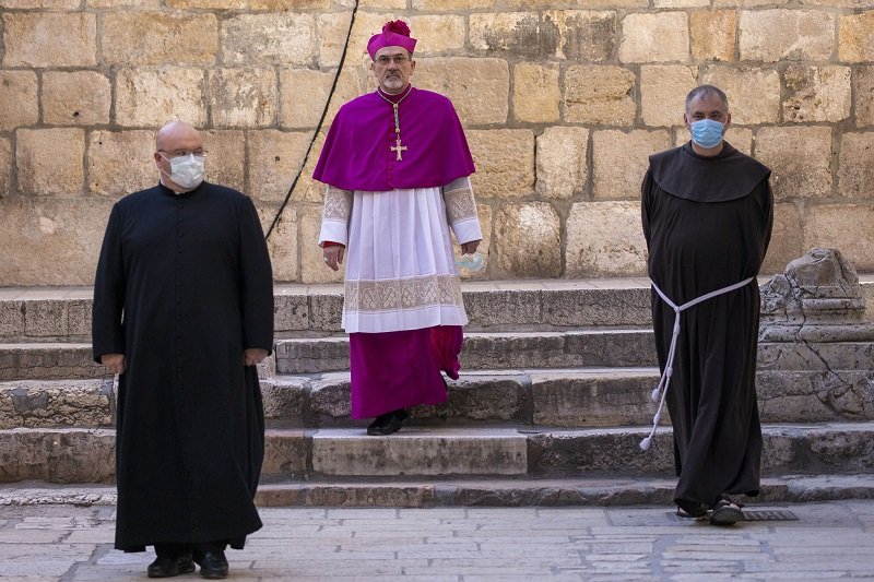 Католическият архиепископ на Ерусалим измина Пътя на Христос до кръста без поклонници