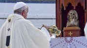 Папа Франциск направи дарение на болницата в румънския град Сучава