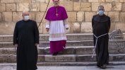 Католическият архиепископ на Ерусалим измина Пътя на Христос до кръста без поклонници