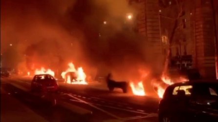 Младежи влязоха в схватки с полицията в парижко предградие