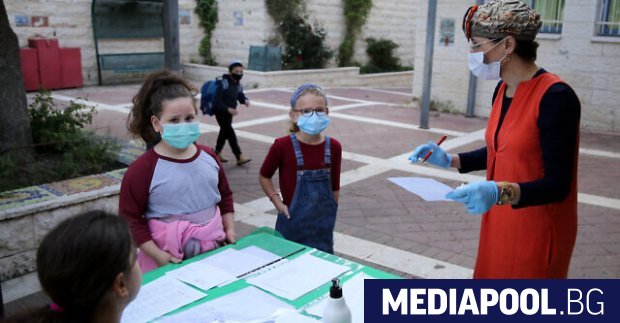 На близо половин милион деца в Израел от днес вече