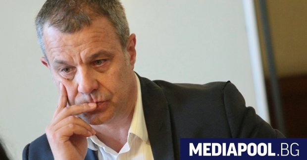 Българската национална телевизия БНТ може да остане без ефирно разпространение