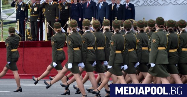 В Беларус хиляди войници участваха в парад по случай 75-годишнината