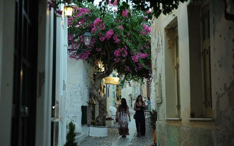 Гърция готви двустранни споразумения за рестартиране на туризма с България и други страни