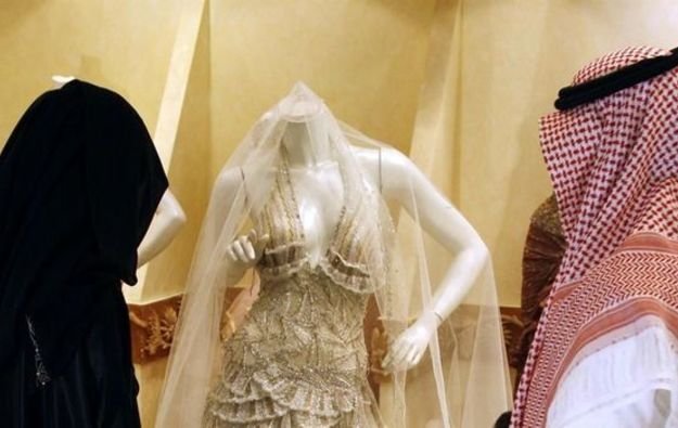 Карантина и полигамия: Главоблъсканица за мъжете с по няколко съпруги в Кувейт