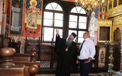 Борисов разгледа без маска как върви реставрацията на Рилския манастир