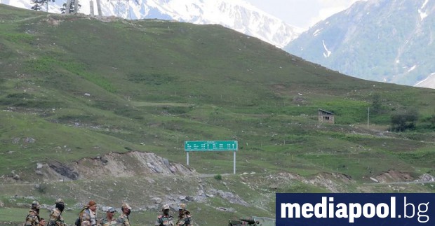 Китай и Индия разиграха вчера дипломатическата карта в опит да