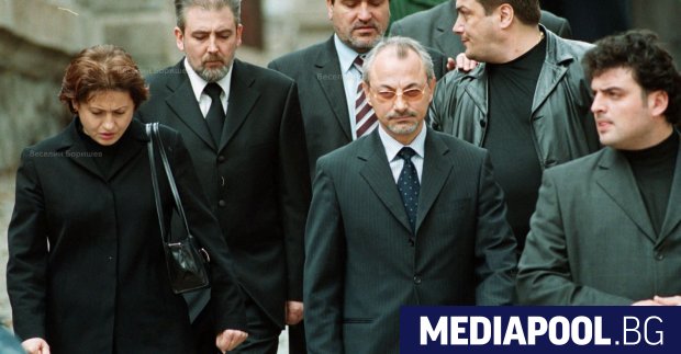 Един от най опитните български фоторепортери Веселин Боришев се изправя в