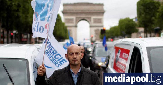 Стотици полицаи демонстрираха отново в редица градове във Франция след