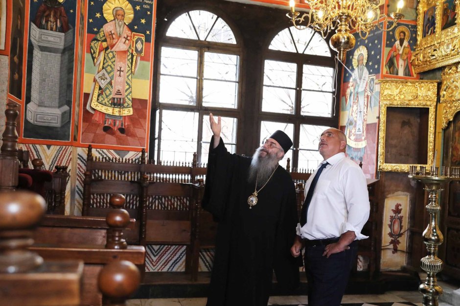Борисов разгледа без маска как върви реставрацията на Рилския манастир 