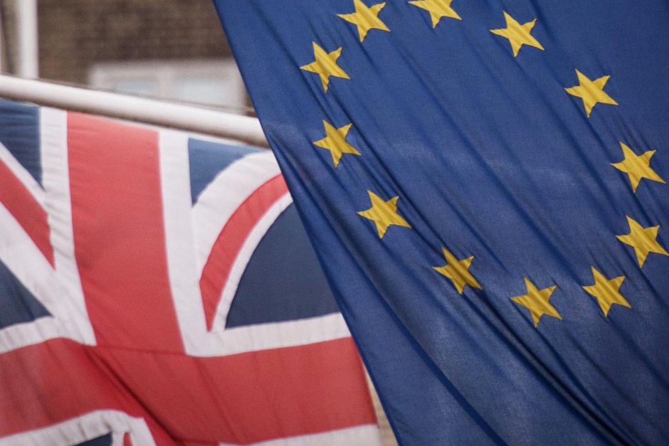 Великобритания въвежда поетапно от догодина граничен контрол за стоките от ЕС