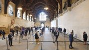 Британските депутати неприятно изненадани от заповедта да се върнат в парламента