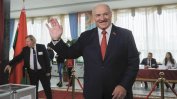 Десетки дейци на опозицията, включително един от водачите й, са задържани в Беларус