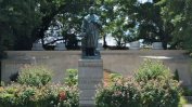 Протестиращи в Ричмънд събориха паметник на Христофор Колумб и го хвърлиха в езеро