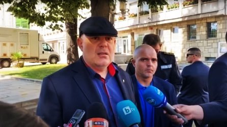 Гешев в защита на сарая: Опитаха се да установят работническо-селска власт