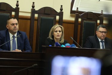 Говорителят на главния прокурор Сийка Милева, наблюдаващият прокурор Георги Николов (вдясно) и директорът на "Вътершна сигурност в МВР Стефан Банков (вляво). Сн. БГНЕС