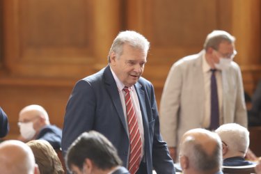 БСП гони комуниста Паунов заради Божков, очаква същото за Vladi и Б.Б.