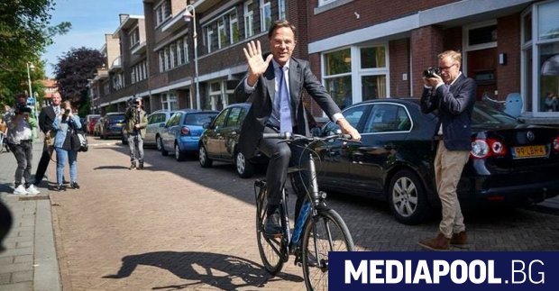 Марк Рюте може често да бъде видян бодро да върти