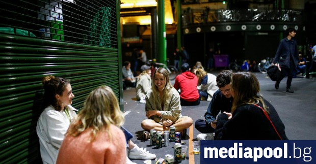 От днес на англичаните най после е разрешено да ходят в