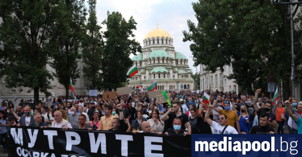 Гражданските протести с искания за оставката на правителството и главния