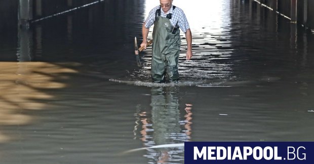 Наводнени улици подлези приземни етажи мазета болници Това са част
