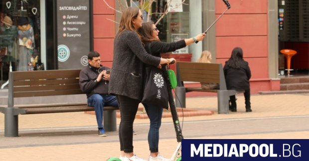 Пълнолетните велосипедисти и водачи на електрически тротинетки ще могат да