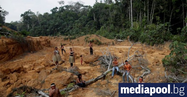 Изоставени от правителствата и потенциално по крехки недостатъчна имунна защита коренните