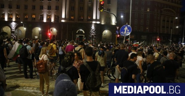 Един от арестуваните при протеста в петък вечер пред Министерския