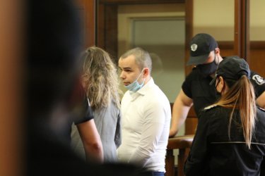 Мартин Димитров и Лиляна Деянова пред съда. Снимка: БГНЕС