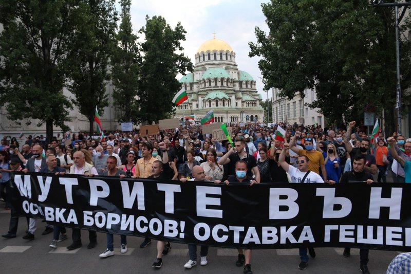 Колко хора протестират в София? (видео)