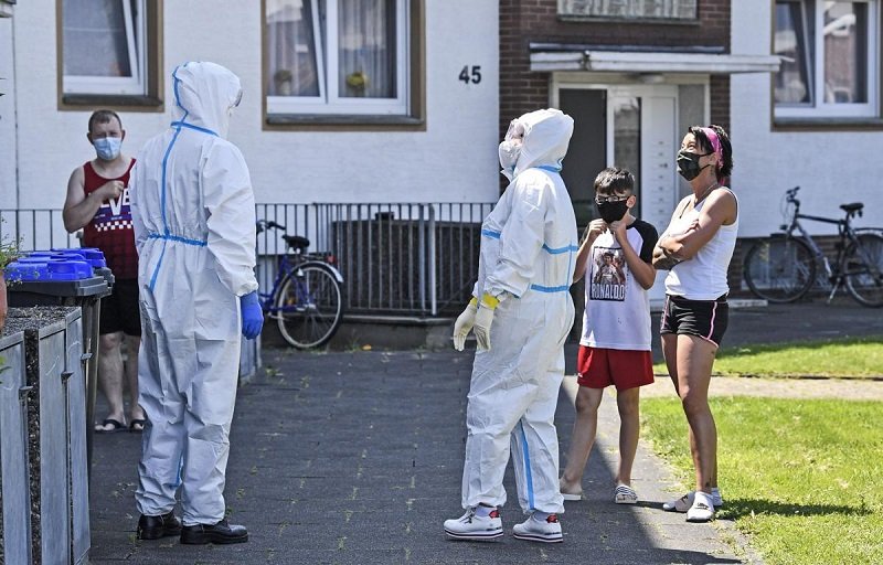 Полиция и масово тестване заради коронавируса в германска кланица