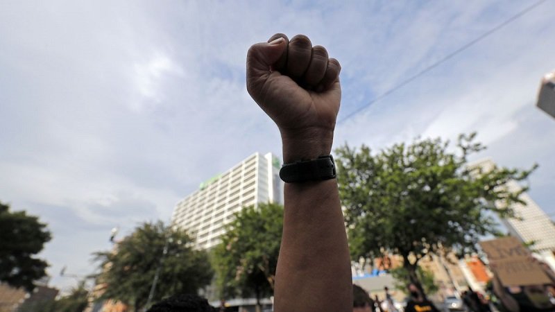 Видни интелектуалци подкрепиха протестите срещу расовата несправедливост