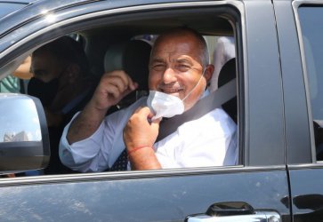 PM Boyko Borissov today, during one of his regular Facebook live streams from his car (image: BGNES)