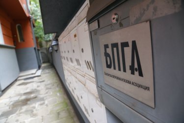 КЗК глоби петролната асоциация заради укрит мейл