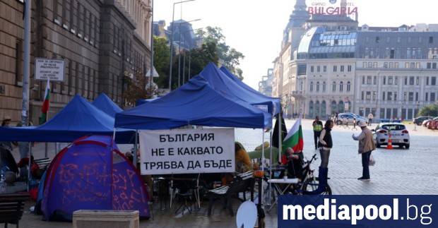 Блокадите на ключови кръстовища в София остават и в понеделник