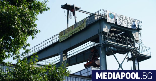 Екоактивисти окупираха в събота две германски топлоелектрически централи ТЕЦ в
