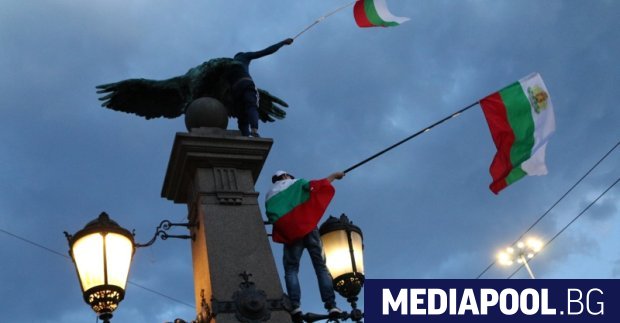 За около два часа протестиращите срещу правителството на ГЕРБ и