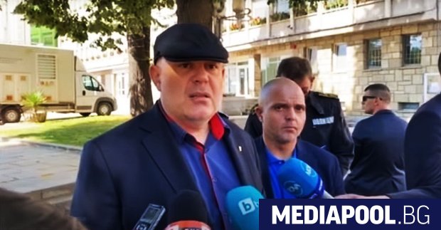 Главният прокурор Иван Гешев ходи с полицията по акциите срещу