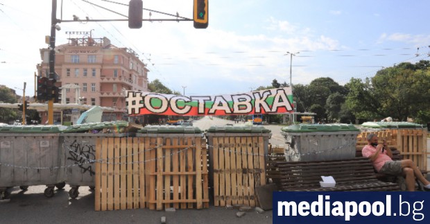 Блокадите на протестиращите в центъра на София останаха и в