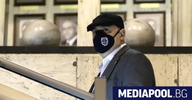 Конституционният съд единодушно реши в четвъртък че главният прокурор няма