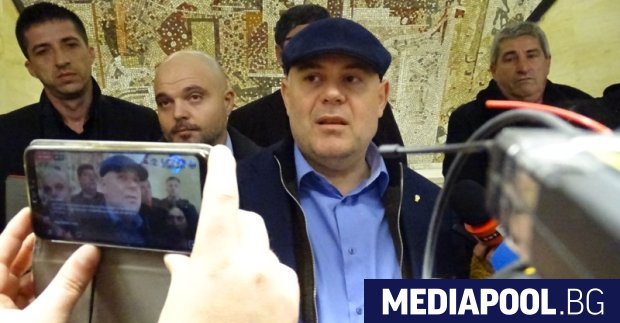 На 22 юли вечерта хиляди граждани протестираха пред Съдебната палата