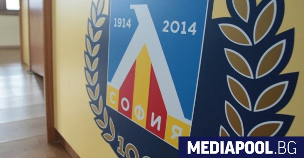 Бюджетът на футболния клуб Левски ще бъде намален с 300