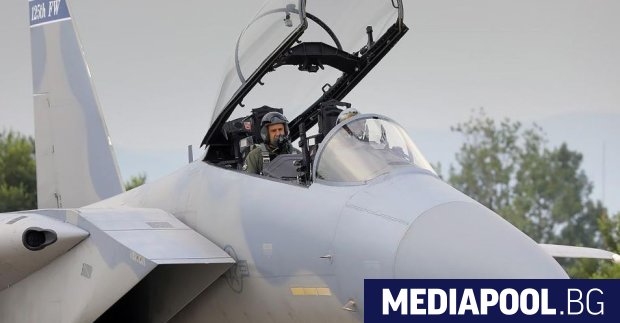 Бивши военни пилоти поискаха премиерът Бойко Борисов да се извини