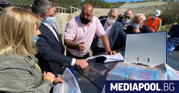 Мине се не мине време премиерът Бойко Борисов хваща джипката