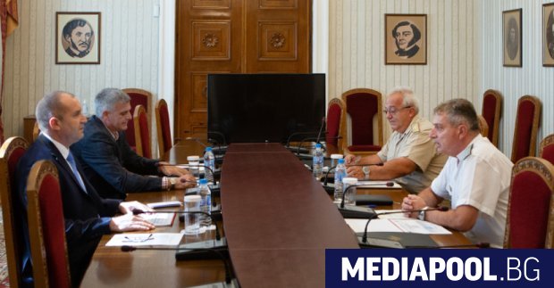 Държавният глава и върховен главнокомандващ на Въоръжените сили Румен Радев